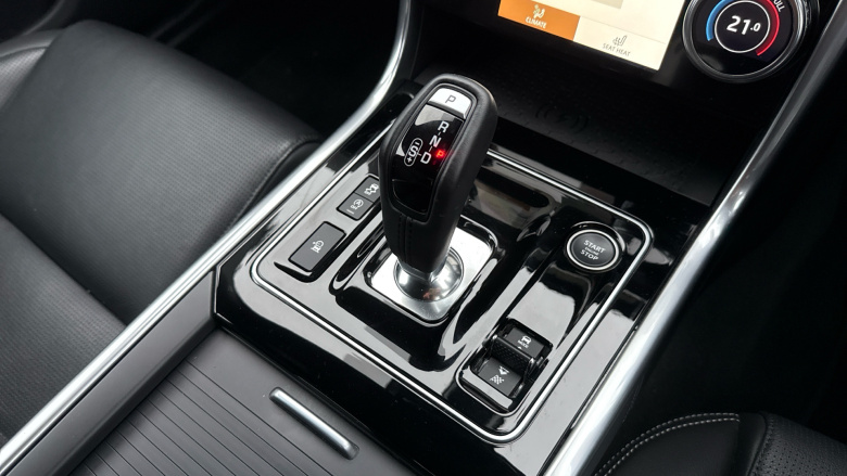 Jaguar XE 2.0 D200 R-Dynamic SE Black 4dr Auto Diesel Saloon